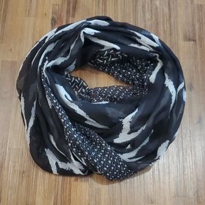 Women's Chevron Print Infiniti Scarf